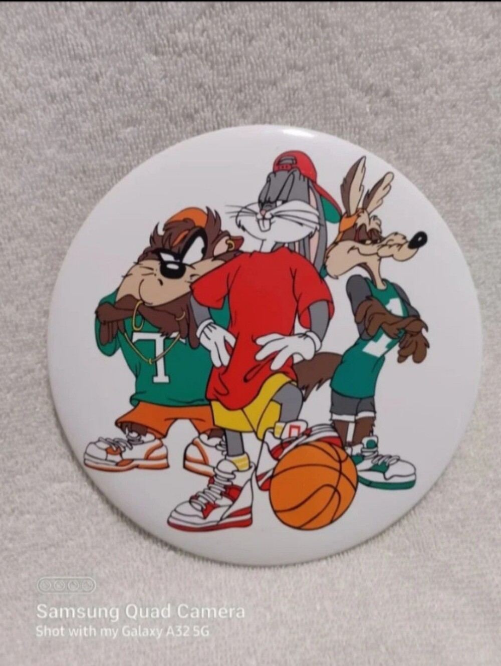 Vintage Looney tunes table top XL sports button pin